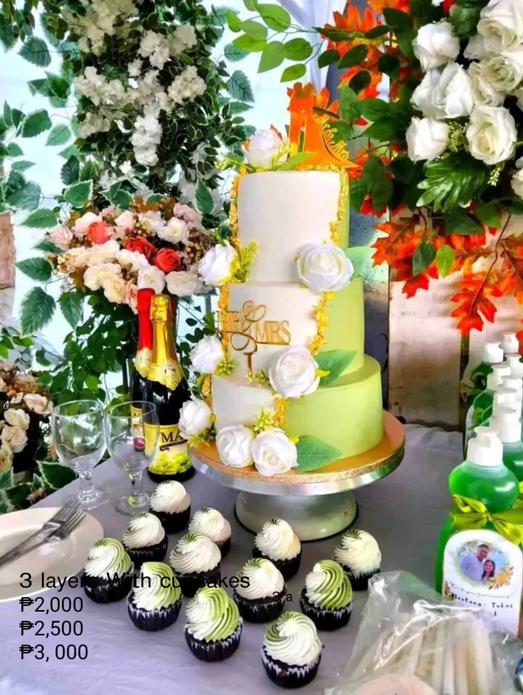 Formal 3-Layer Cake with Cupcakes